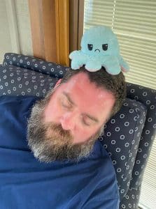 Man sitting in a chair resting after using Suthe CBD drops